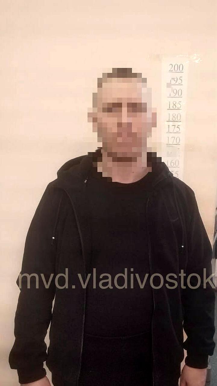 Во Владивостоке задержан злоумышленник, похитивший барсетку с 1,7 млн рублей