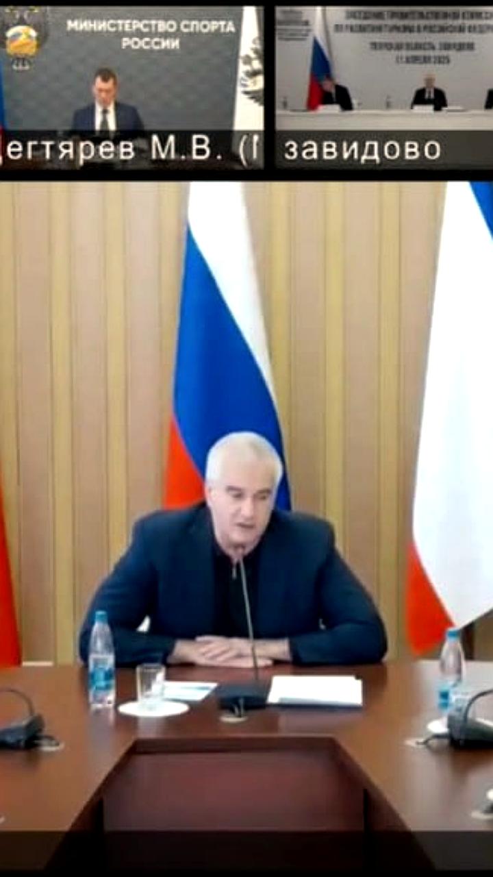 Крым готовится к курортному сезону: пляжи очищены от мазута
