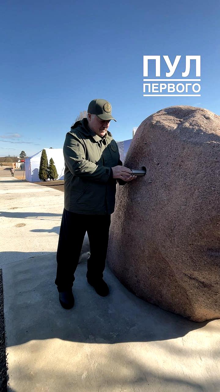 Лукашенко заложил капсулу на месте строительства Национального исторического музея Беларуси