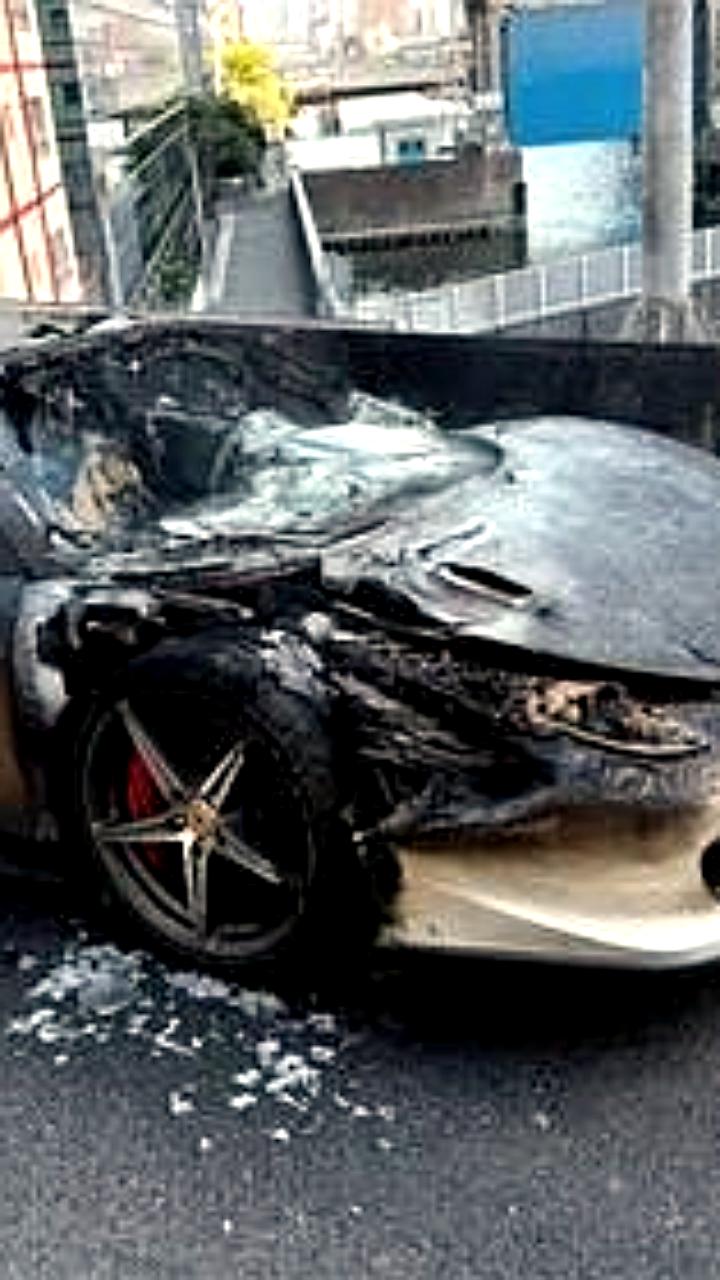 Японец потерял Ferrari через час после покупки из-за пожара