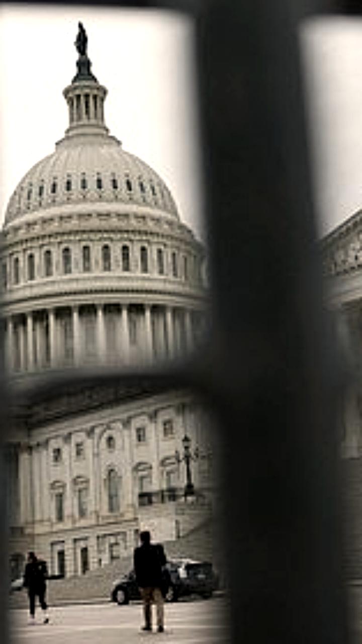 Китай вводит санкции против американских чиновников в ответ на действия США
