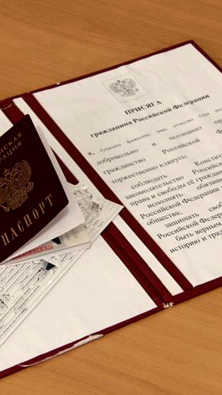 Уроженец Узбекистана получил гражданство РФ после подписания контракта на военную службу