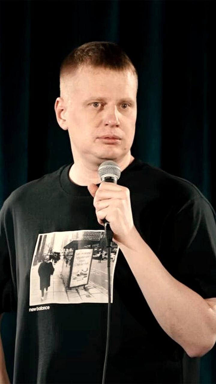 ФСБ лишила гражданства стендап-комиков Вячеслава Комиссаренко и Дмитрия Романова