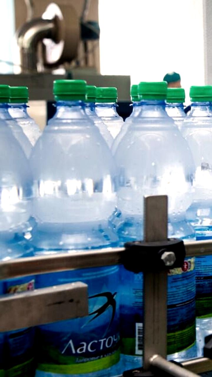 В Приморье временно приостановлены продажи минеральной воды «Ласточка»