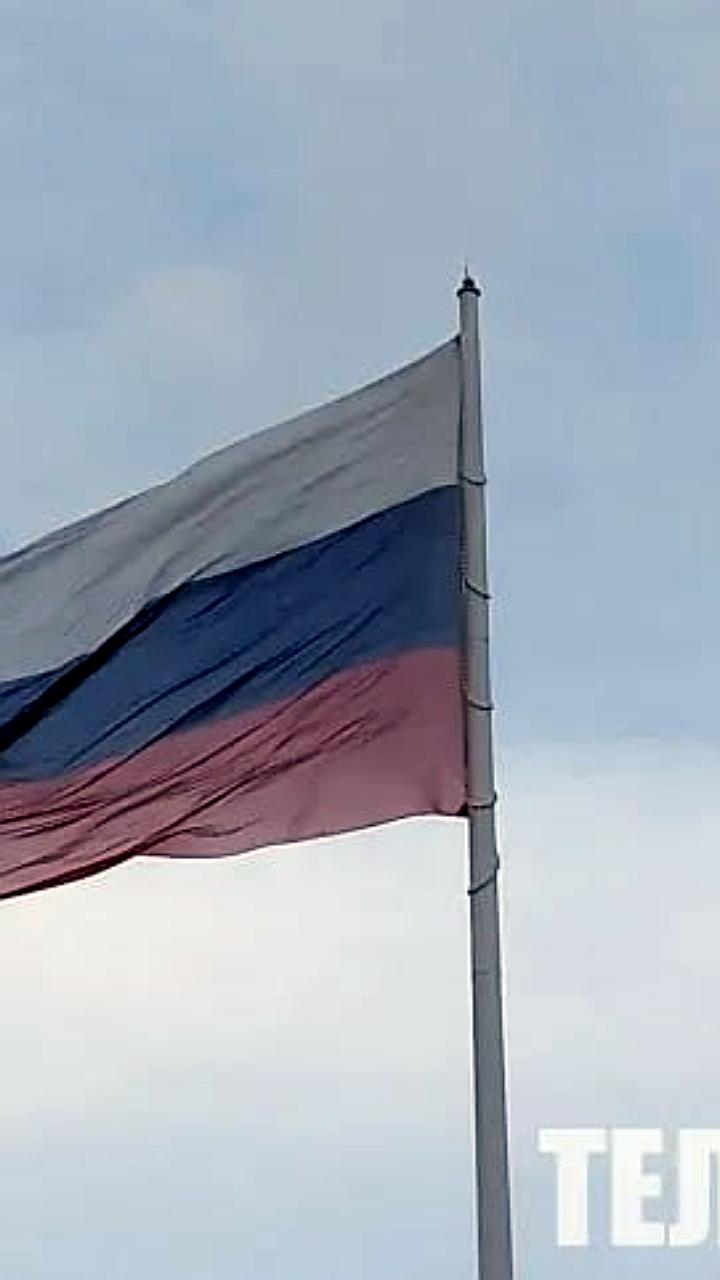 Юрист предупреждает о штрафах за неправильное вывешивание флагов в России