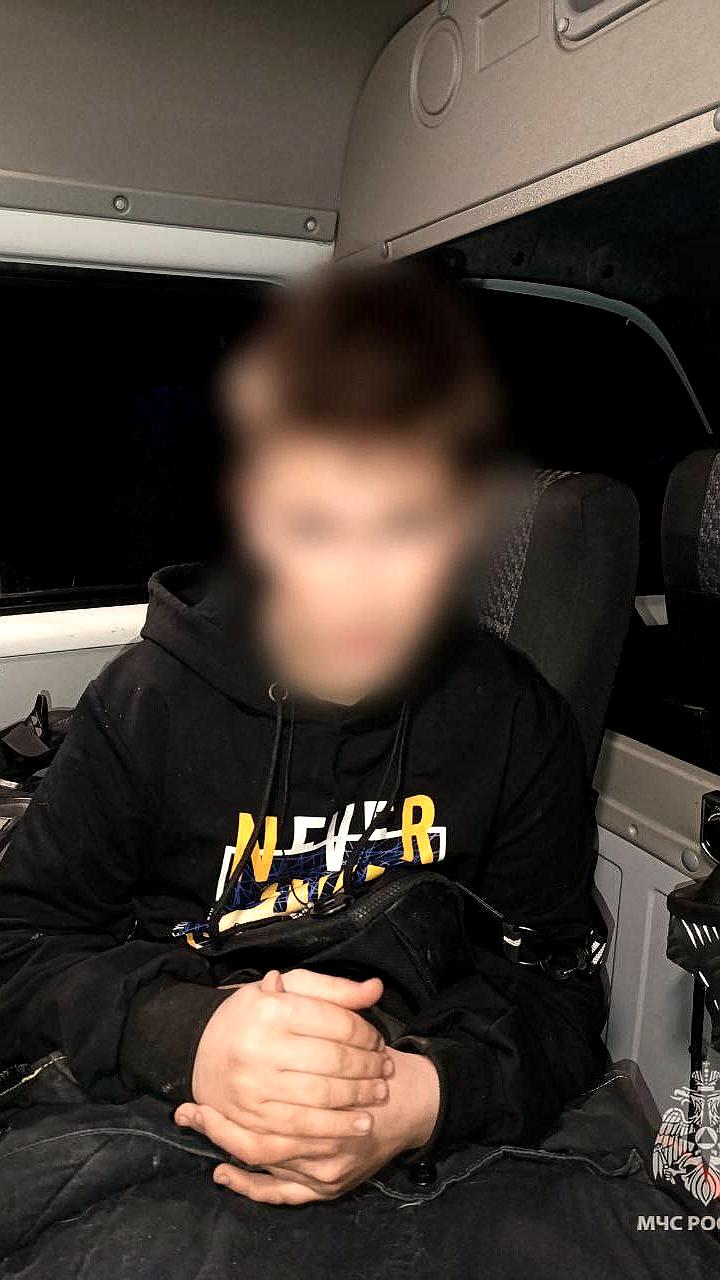Сотрудник МЧС России спас 12-летнего мальчика из болота в Енакиево