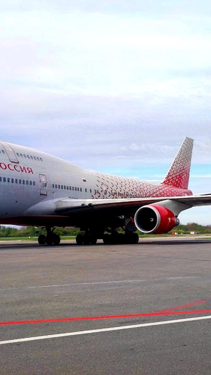 В аэропорту Калининграда приземлился Boeing 747-400 авиакомпании 'Россия'