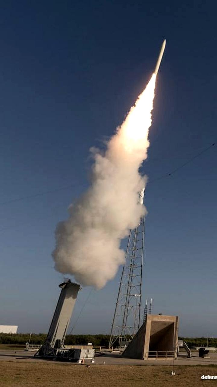 США успешно испытали гиперзвуковую ракету морского базирования
