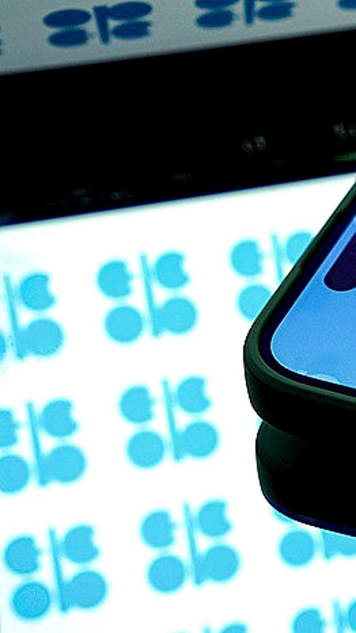 ОПЕК+ увеличит добычу нефти на 411 тыс. б/с в мае 2024 года