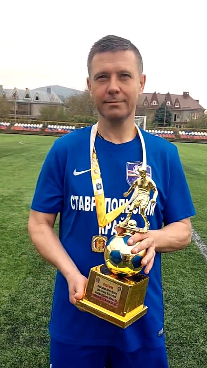 Ветераны футбола соревновались в турнире, посвященном памяти героев Великой Отечественной войны