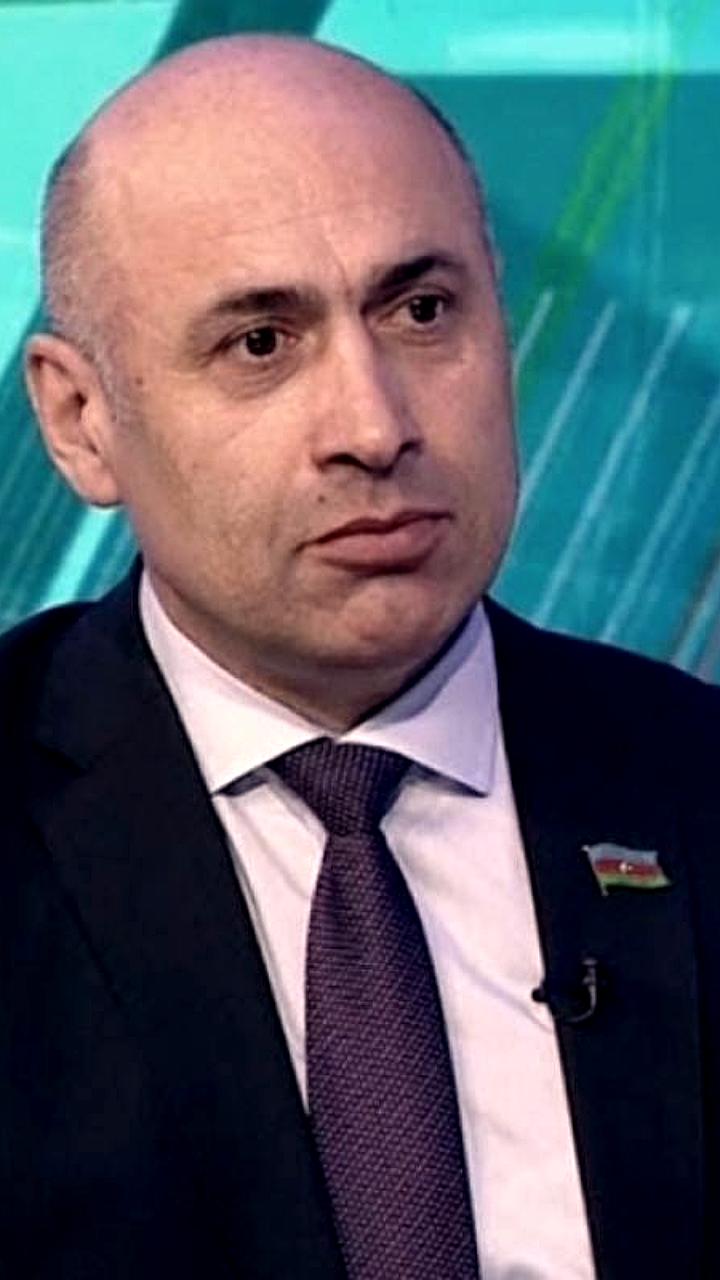 Азербайджанский депутат Азер Бадамов не смог попасть в Россию