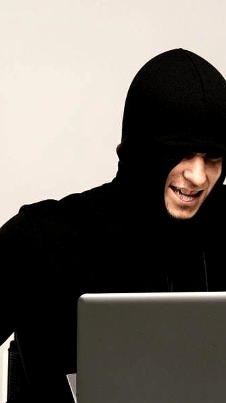 Эксперты предупреждают о мошенничестве с фейковыми акциями и поддельными сайтами в преддверии праздников