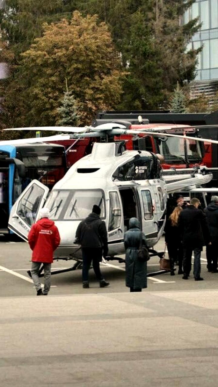 Выставка военной техники и ретро-автомобилей в Уфе к 80-летию Победы