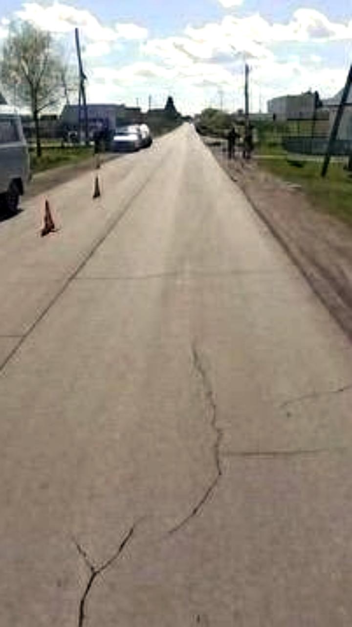 Несчастные случаи с детьми: автомобиль без водителя сбил школьника в Волгоградской области и легковушка наехала на мальчика в Калининграде