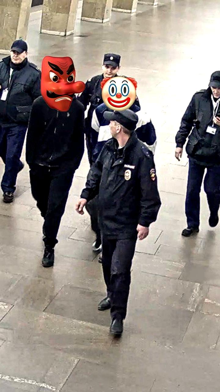 Подростки, перепрыгивавшие через турникеты в петербургском метро, задержаны