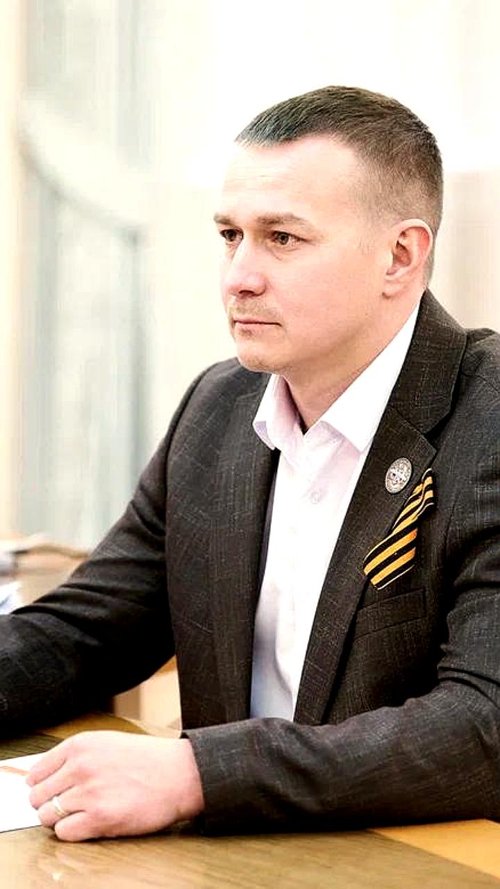 Губернатор ХМАО Руслан Кухарук встретился с ветераном Александром Панасенко в рамках программы «Герои Югры»