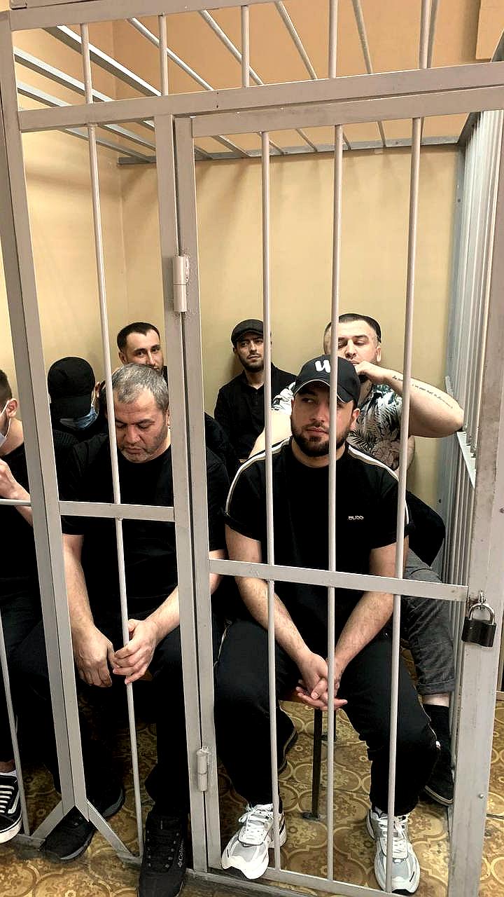 В Екатеринбурге суд приговорил 12 участников ОПГ к лишению свободы за наркотики