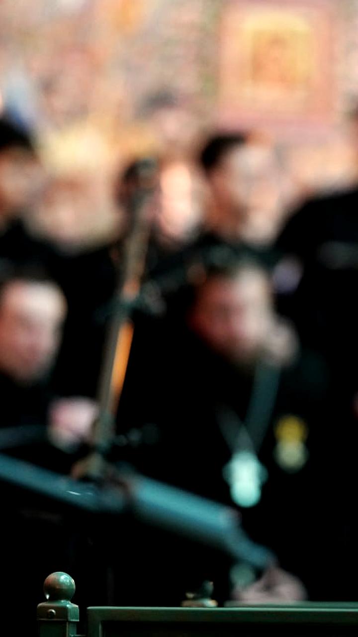 Патриарх Кирилл провел литургии в Баку и Москве, наградил епископа и благословил казачество