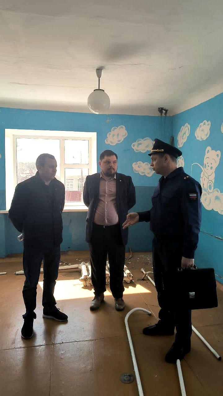 Прокуратура проверяет ход капитального ремонта школ в Минусинском районе