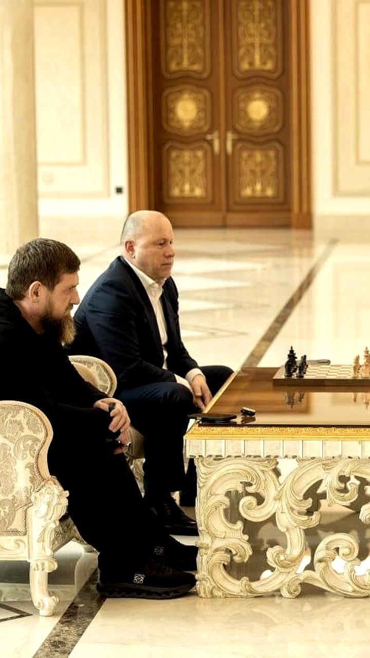 Рабочая встреча Эли Исаева и Рамзана Кадырова в Грозном: обсуждение финансового управления и награды