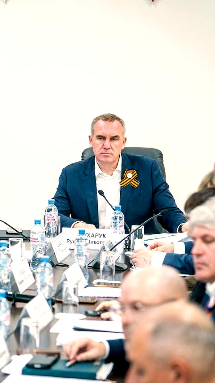 Губернатор Югры Руслан Кухарук подводит итоги 25-летнего президентства Владимира Путина и анонсирует рабочие планы в Югорске