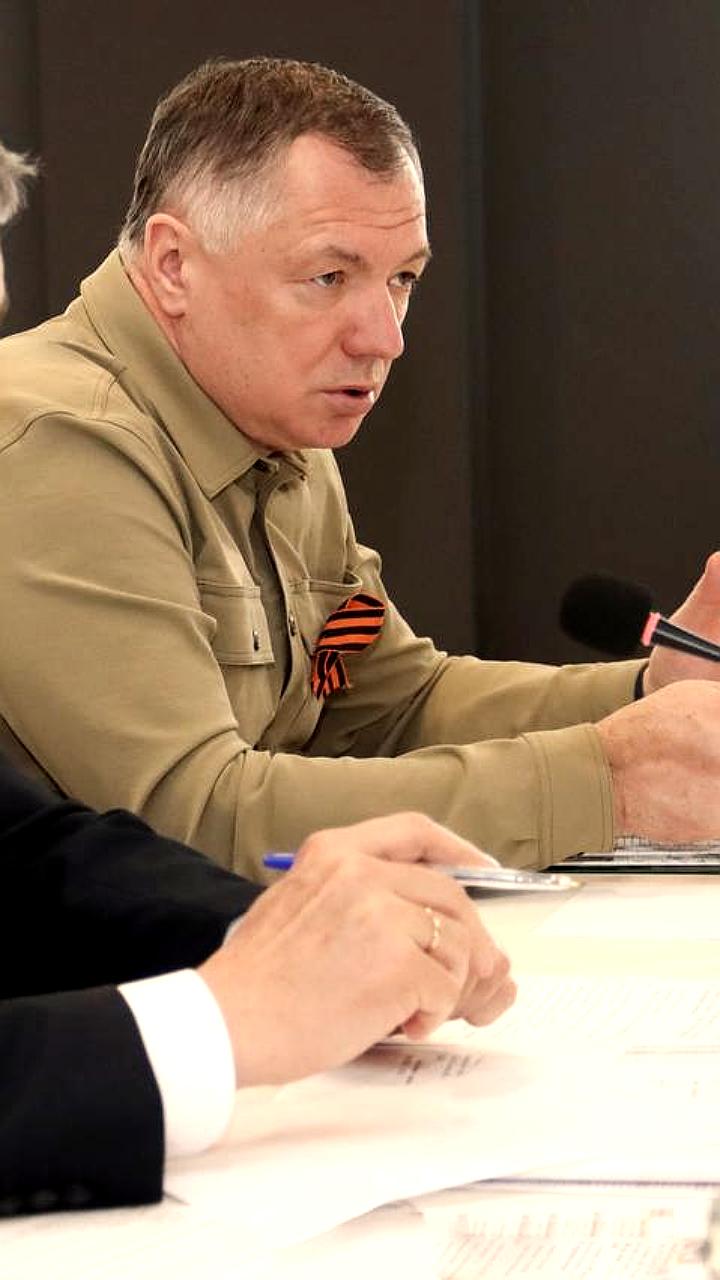 Хуснуллин проверил восстановление дома в Луганске и обсудил развитие региона