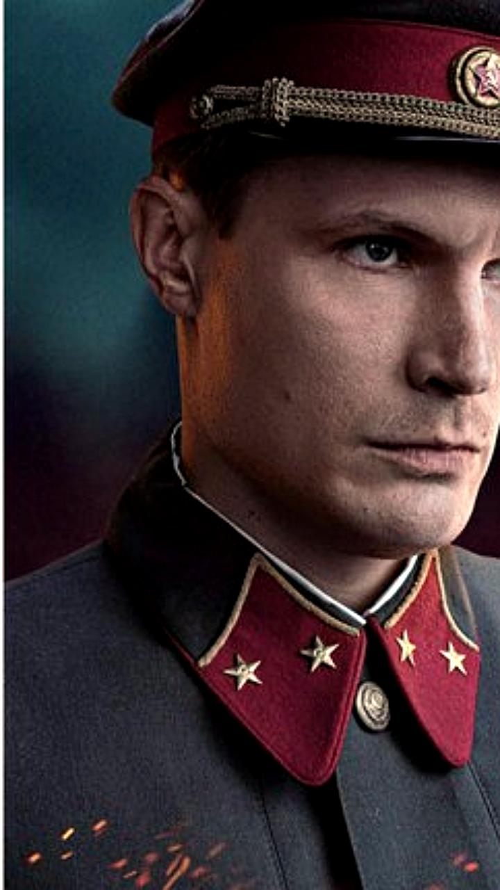 В Екатеринбурге и Краснодаре прошел премьерный показ сериала о генерале Иване Рослом