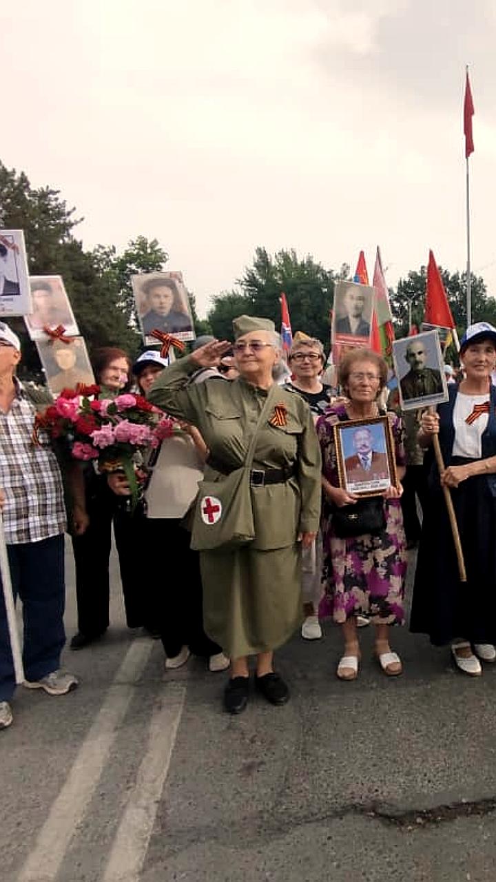 Шествие «Бессмертный полк» собрало тысячи участников в Екатеринбурге и Джалал-Абадской области