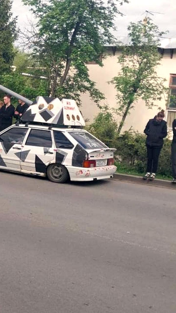 В Якутии прошли парады с рукотворными танками и военной техникой