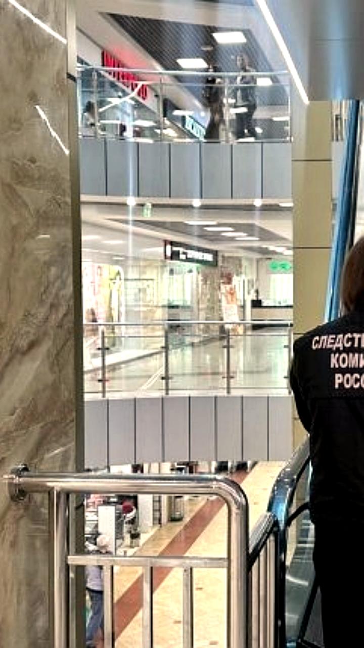 В Уссурийске возбуждено уголовное дело после травмы ребенка на эскалаторе