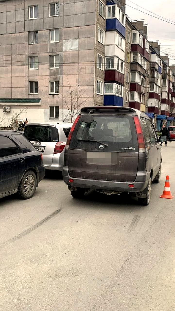 ДТП в Южно-Сахалинске: микроавтобус сбил 9-летнюю девочку