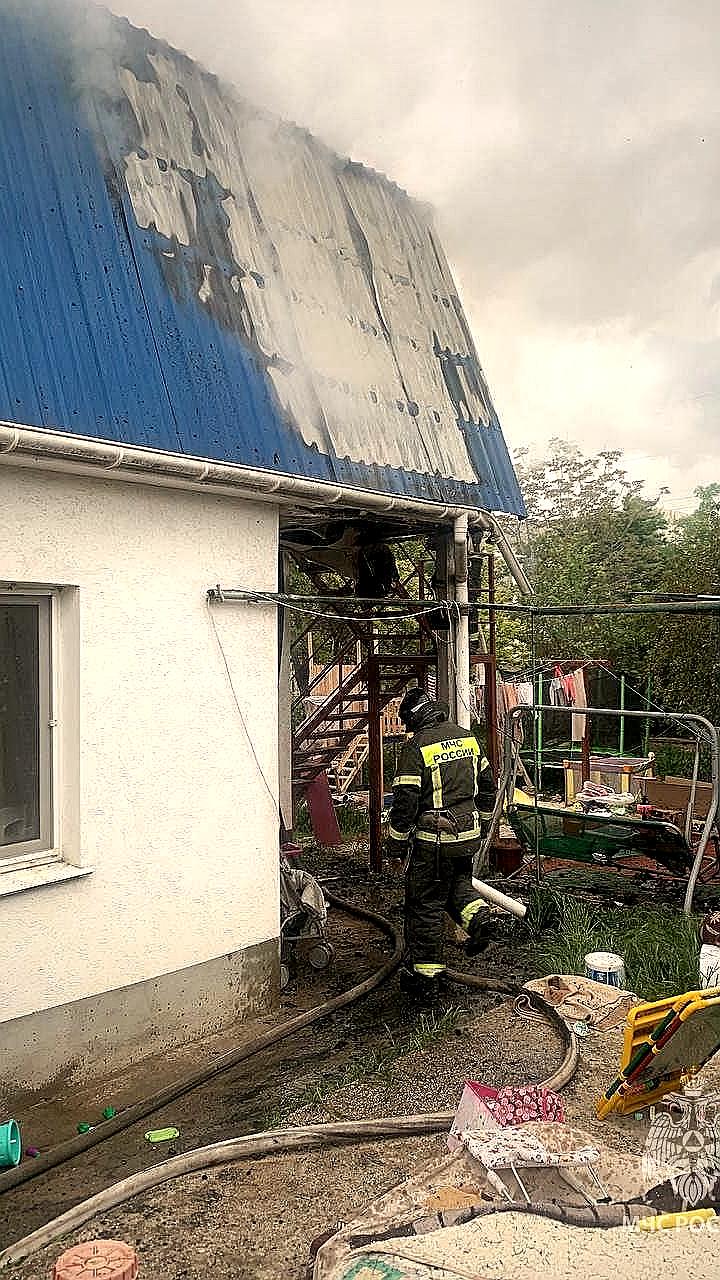 Пожар в двухэтажном доме в Севастополе ликвидирован МЧС