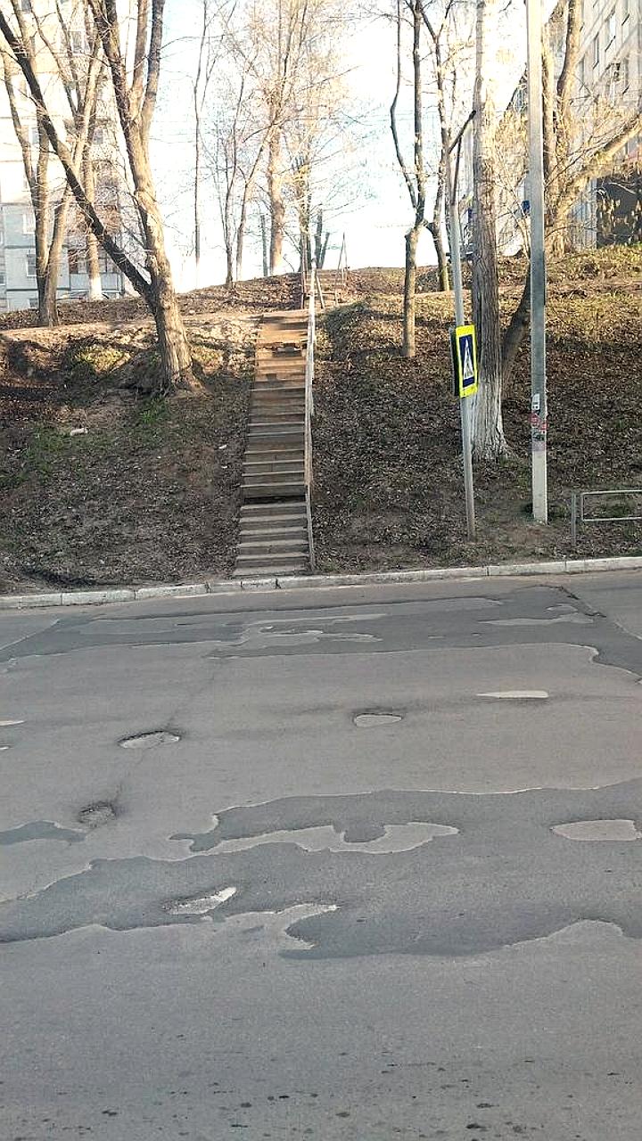 Жители Новокуйбышевска и Архангельска требуют ремонта лестниц