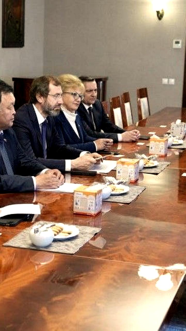 Делегация депутатов из России обсуждает сотрудничество с Монголией