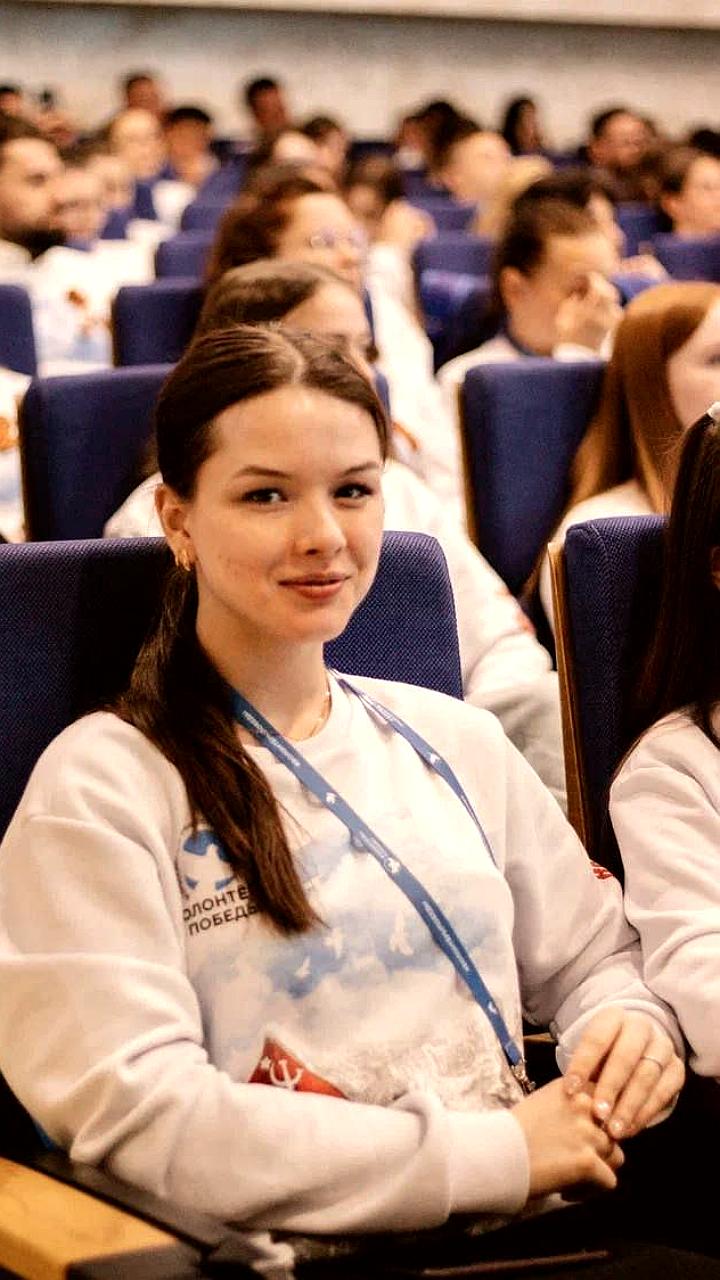 Волонтеры из Великих Лук и ПГУ участвуют в Параде Победы в Москве