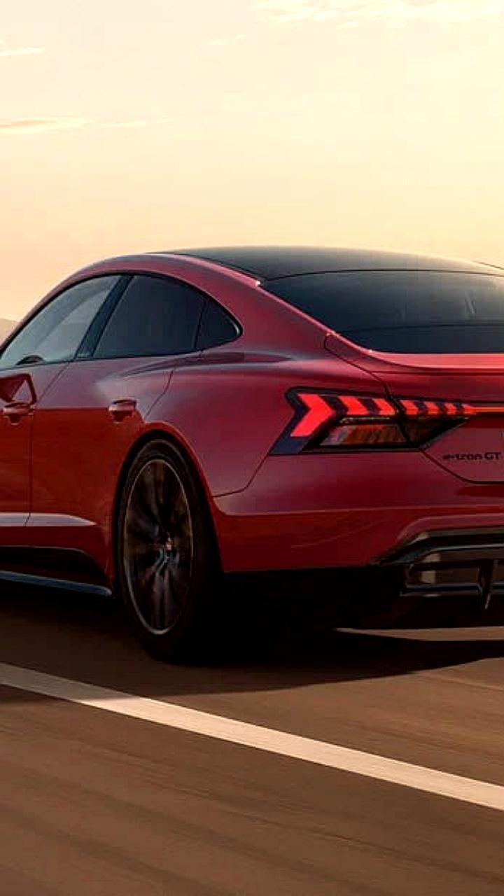 Audi представила доступную версию электроседана e-tron GT с увеличенным запасом хода