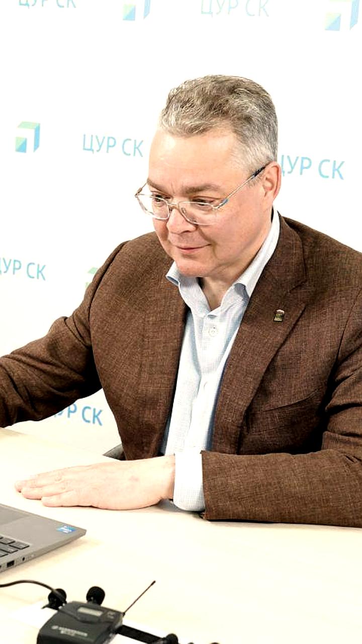 Губернатор Ставрополья Владимир Владимиров отвечает на вопросы граждан в прямом эфире
