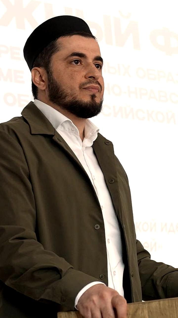 Рабочая встреча муфтия КЧР и главы региона: акцент на патриотическом воспитании молодежи