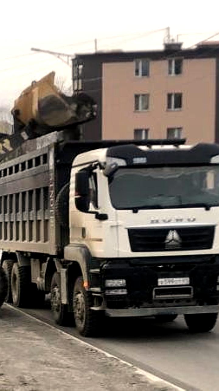 Курск: Уборка улиц продолжается с привлечением 69 сотрудников и 53 единиц техники