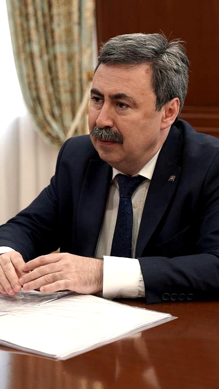 Дмитрий Чернышенко акцентирует внимание на прозрачности и безопасности ЕГЭ