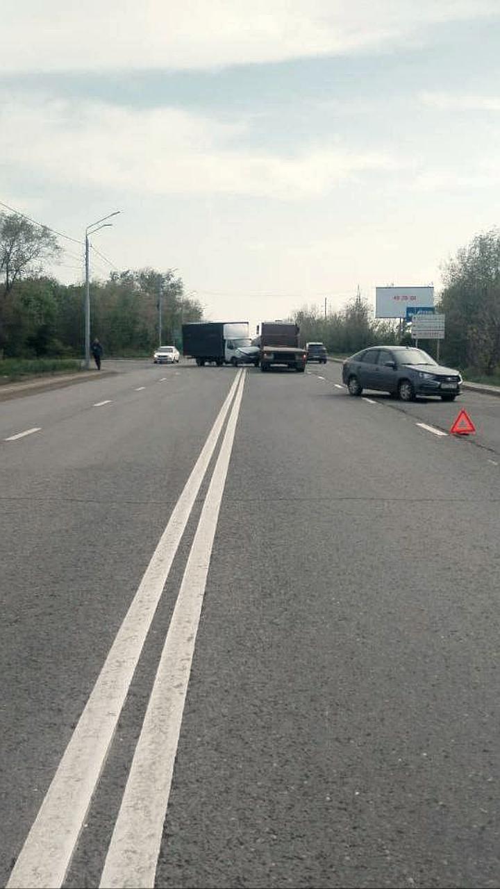 Два ДТП с участием 17-летнего водителя: лобовое столкновение в Армавире и наезд на электросамокат в Волгограде