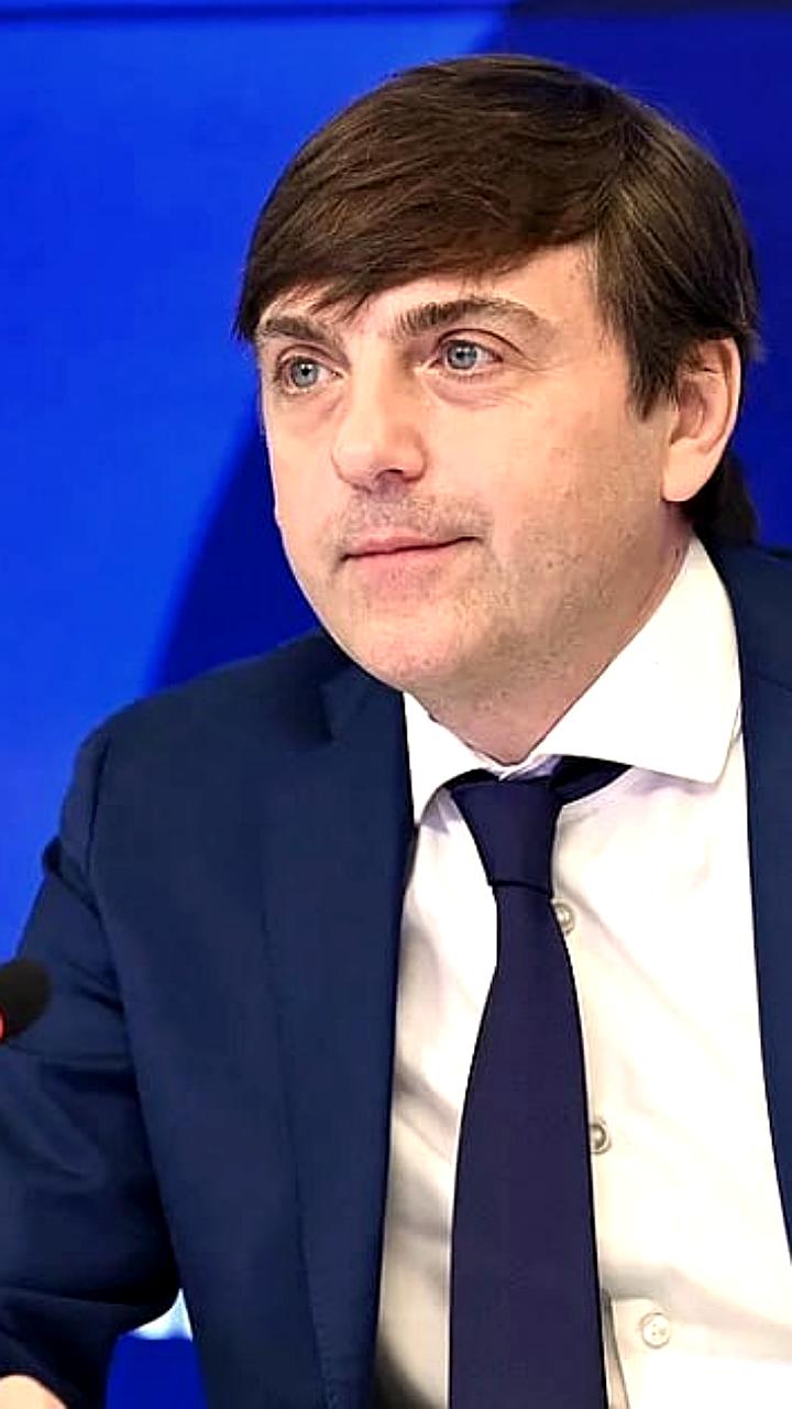 Сергей Кравцов: В этом учебном году 18 791 вакансия для учителей и 8000 мест на целевое обучение