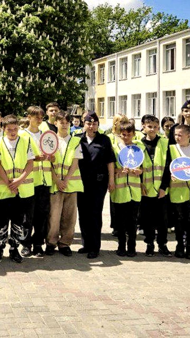 Госавтоинспекция проводит уроки безопасности дорожного движения в Новотроицкой школе