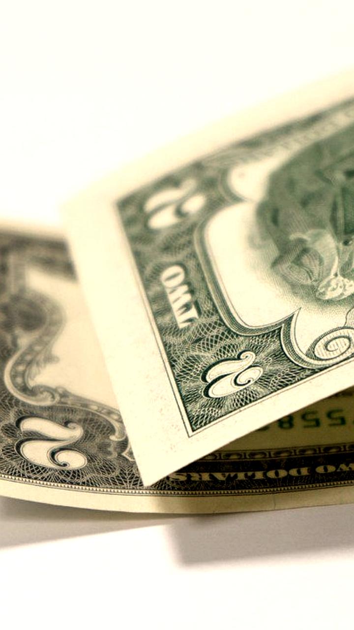Курсы валют: доллар подорожал, евро снизился