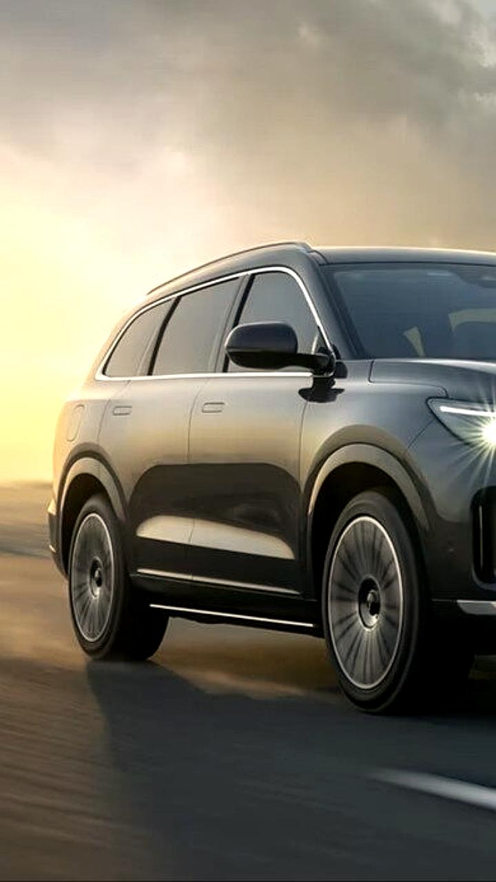 Новые кроссоверы Omoda C7 и Seres M7: премьеры и изменения цен в России