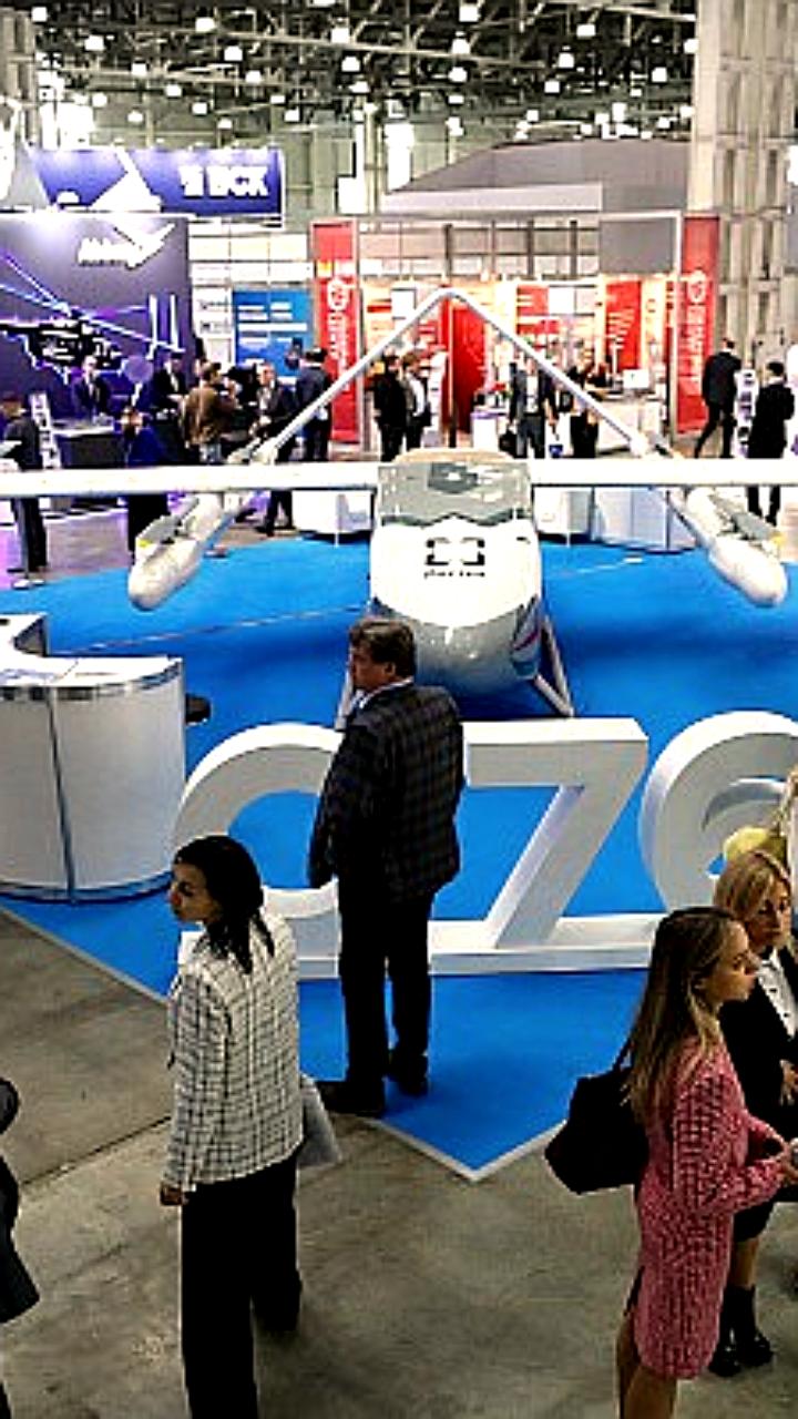 ОАК представляет беспилотную транспортную систему С-76 на выставке в Москве