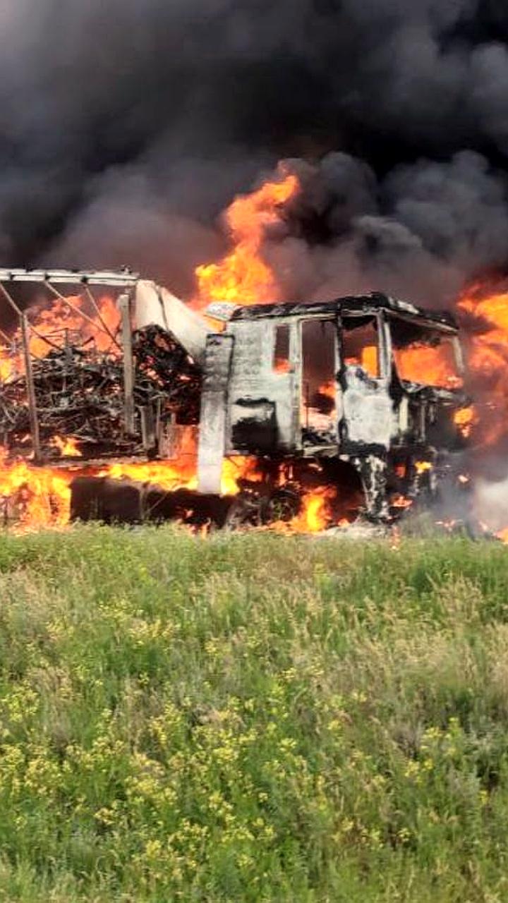 Пожарные Орловской области ликвидировали возгорание трактора и автомобиля