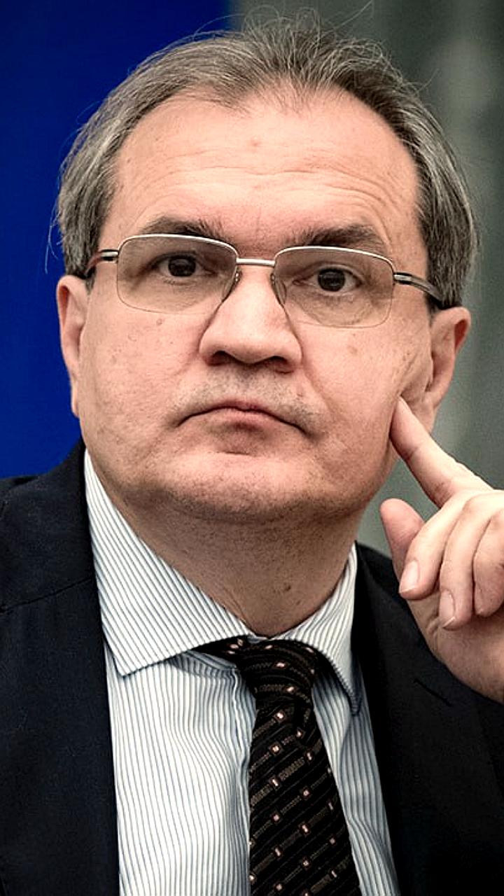 Глава СПЧ Валерий Фадеев предлагает вернуть переводные экзамены в школах