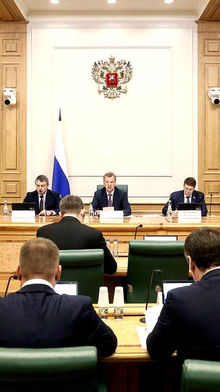 ЛНР предлагает продлить тарифы на электроэнергию и обсуждает развитие промышленности на заседании Совета