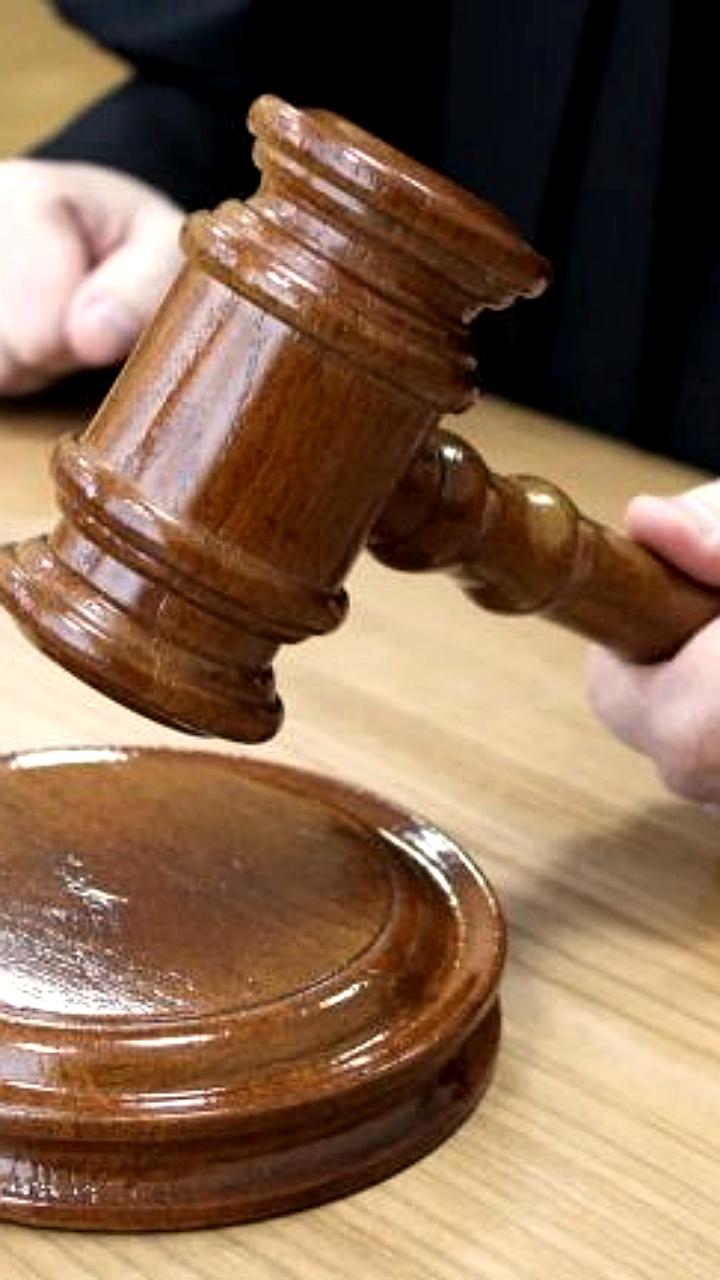 В Тульской области водителю, сбившему дорожных рабочих, назначено четыре года колонии